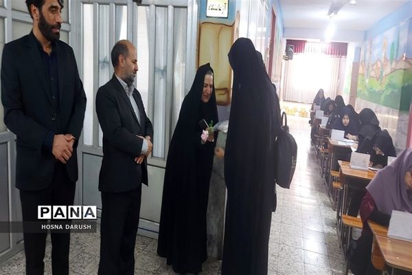 جشنواره دست نوشته‌های طلایی در دبستان شهدای فرهنگی ناحیه۷مشهد