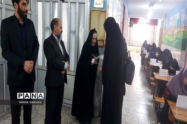 جشنواره دست نوشته‌های طلایی در دبستان شهدای فرهنگی ناحیه۷مشهد