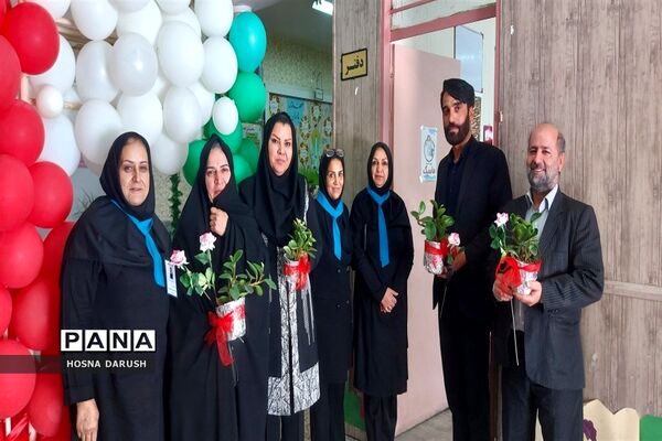 جشنواره دست نوشته‌های طلایی در دبستان شهدای فرهنگی ناحیه۷مشهد