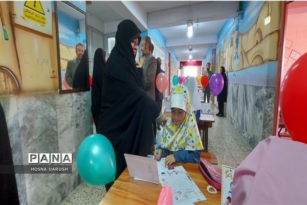 جشنواره دست نوشته‌های طلایی در دبستان شهدای فرهنگی ناحیه۷مشهد