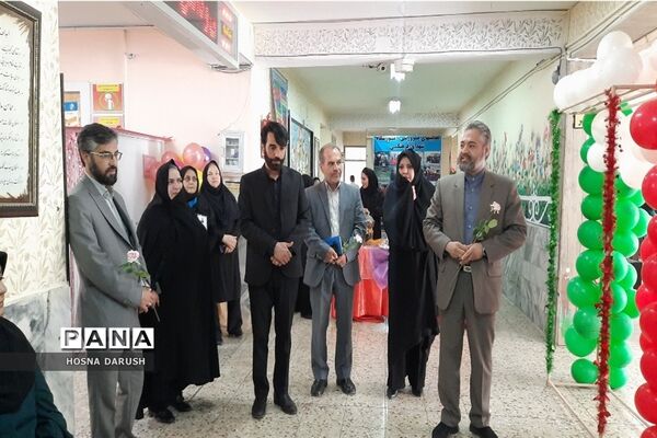 جشنواره دست نوشته‌های طلایی در دبستان شهدای فرهنگی ناحیه۷مشهد