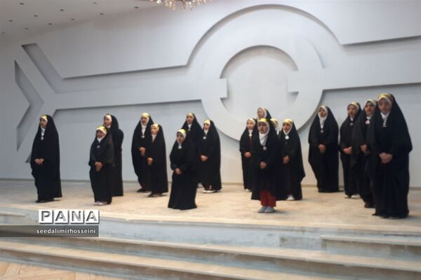 برگزاری جشنواره فرهنگی هنری امید فردا در بخش هنرهای آوایی و سرود درابرکوه