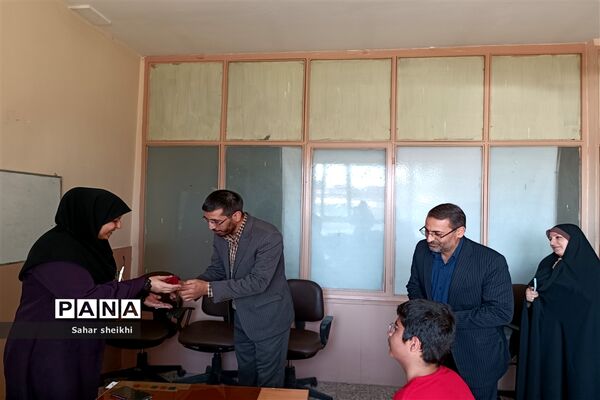 آیین تجلیل از مشاوران مرکز مشاوره رازی ملارد