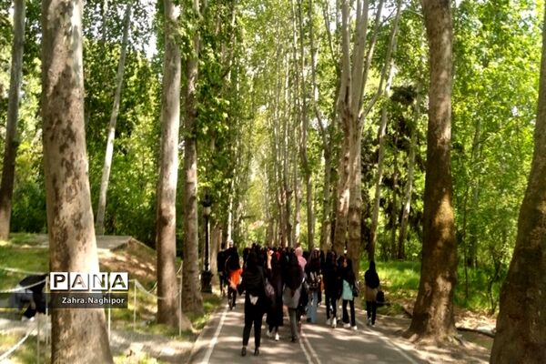 بازدید دانش‌آموزان پاکدشتی از کاخ سعدآباد