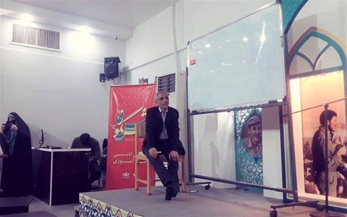 تجلیل از آثار برگزیده دانش‌آموزان قمی در نخستین محفل ادبی «شکوفا»