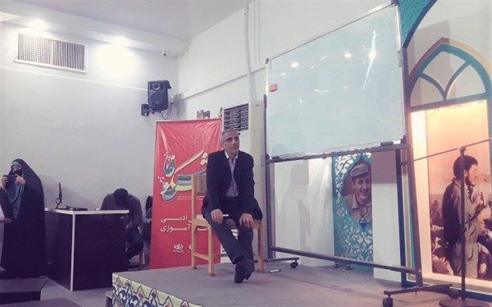 تجلیل از آثار برگزیده دانش‌آموزان قمی در نخستین محفل ادبی «شکوفا»
