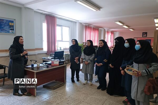 بازدید دانش‌‌‌آموزان دبیرستان زنده‌یاد علی حاتمی از آموزش و پرورش ملارد