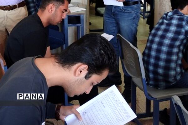 امتحان‌ پایش عملکرد مدارس سمپاد و شبه‌نهایی در دبیرستان شهید بهشتی رودهن