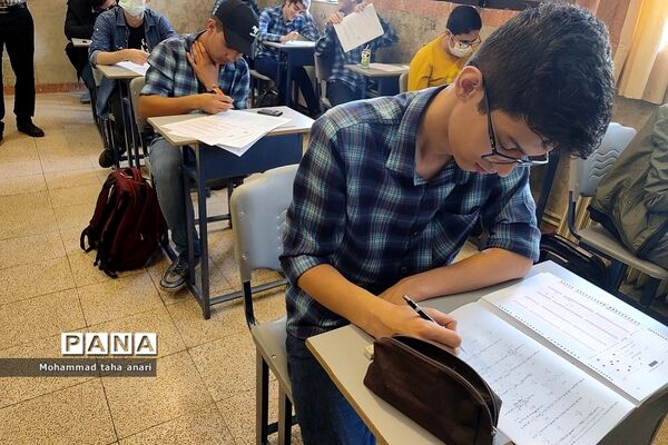 امتحان‌ پایش عملکرد مدارس سمپاد و شبه‌نهایی در دبیرستان شهید بهشتی رودهن