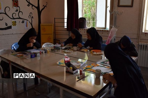 معرفی رشته‌های هنرستان حافظ در آموزش و پرورش ناحیه یک