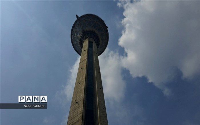 بازدید رایگان معلمان از برج میلاد