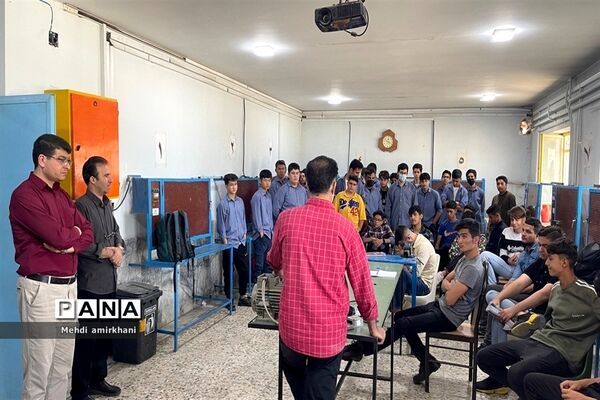 بازدید دانش‌‌‌آموزان مدرسه سعدی از هنرستان دارالفنون ملارد