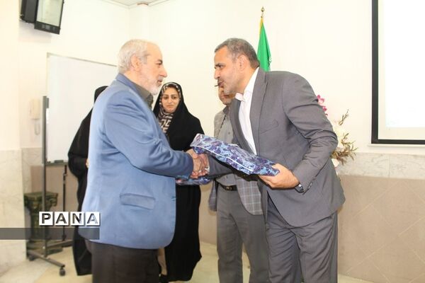 مراسم بزرگداشت روز مشاوردرآموزش و پرورش ناحیه 2 شهرری