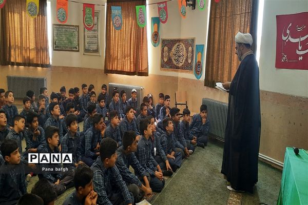 معرفی کتاب‌های شهید مطهری برای دانش‌آموزان مدرسه شاهد غدیر بافق