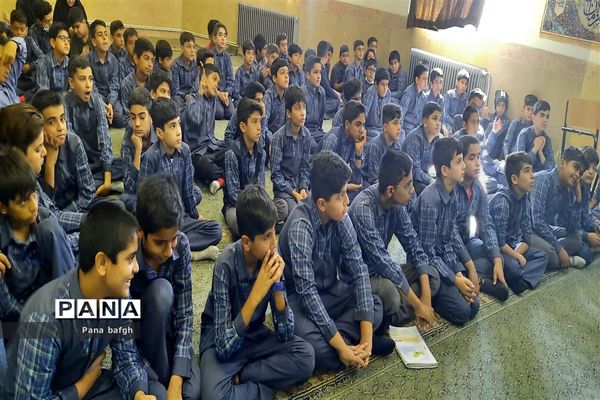 معرفی کتاب‌های شهید مطهری برای دانش‌آموزان مدرسه شاهد غدیر بافق