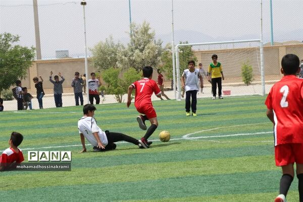 جشنواره مینی‌فوتبال دانش‌آموزان ابرکوهی