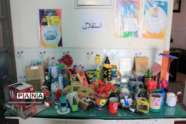 افتتاحیه نمایشگاه دست‌سازه‌های دانش‌آموزان شهرستان ابرکوه