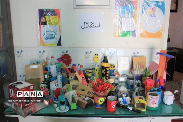 افتتاحیه نمایشگاه دست‌سازه‌های دانش‌آموزان شهرستان ابرکوه