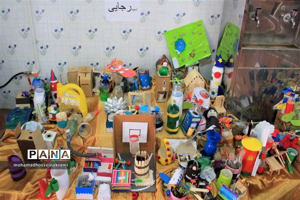 افتتاحیه نمایشگاه دست‌سازه‌های دانش‌آموزان شهرستان ابرکوه