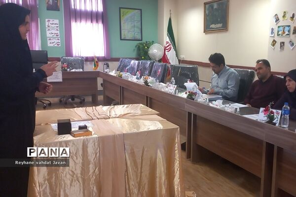 جشنواره نوجوان خوارزمی شهریار محور دست‌سازه‌ها در دبیرستان شاهد طیبه