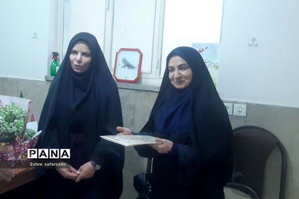 تقدیر از مشاوران مرکز مشاوره مدرسه آموزش و پرورش رودهن