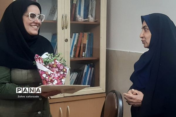 تقدیر از مشاوران مرکز مشاوره مدرسه آموزش و پرورش رودهن