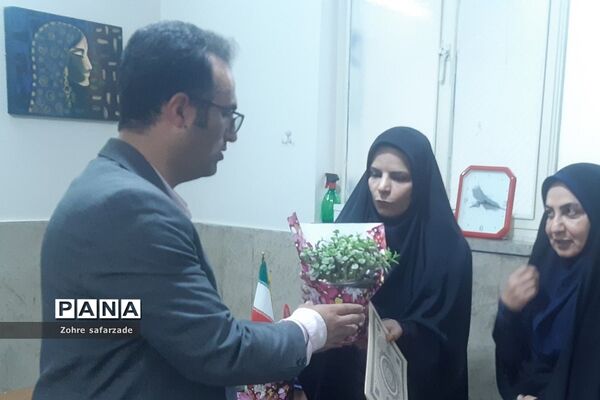 تقدیر از مشاوران مرکز مشاوره مدرسه آموزش و پرورش رودهن