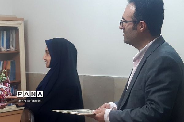 تقدیر از مشاوران مرکز مشاوره مدرسه آموزش و پرورش رودهن