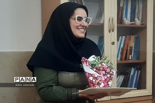 تقدیر از مشاوران مرکز مشاوره مدرسه آموزش و پرورش رودهن