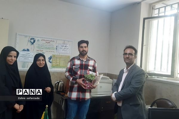 تقدیر از مشاوران مرکز مشاوره مدرسه آموزش و پرورش رودهن