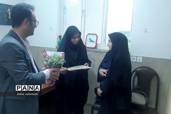 تقدیر از مشاوران مرکز مشاوره مدرسه آموزش و پرورش رودهن