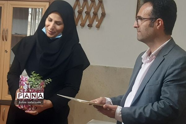 تقدیر از مشاوران مرکز مشاوره مدرسه آموزش و پرورش رودهن