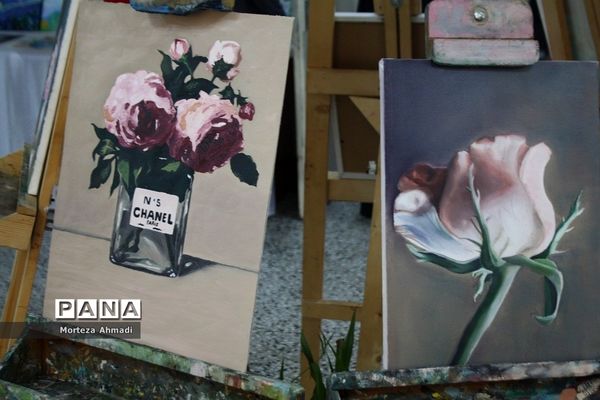 بازدید مدیرآموزش و پرورش ناحیه ۱ ری از نمایشگاه هنرستان دخترانه کار و دانش آیت‌الله صدر ناحیه ۱ شهرری