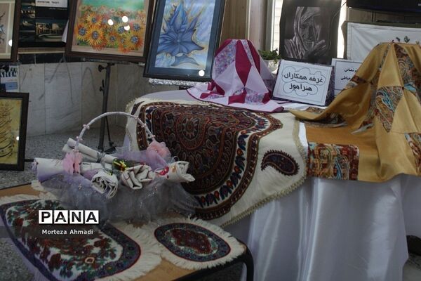 بازدید مدیرآموزش و پرورش ناحیه ۱ ری از نمایشگاه هنرستان دخترانه کار و دانش آیت‌الله صدر ناحیه ۱ شهرری
