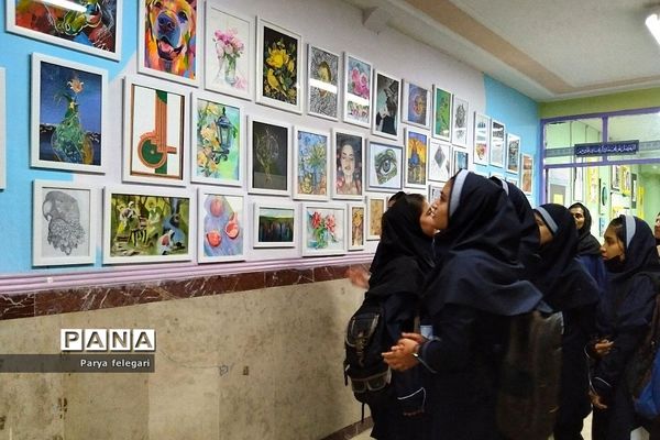 برگزاری نمایشگاه به مناسبت هفته مشاغل در هنرستان فدک