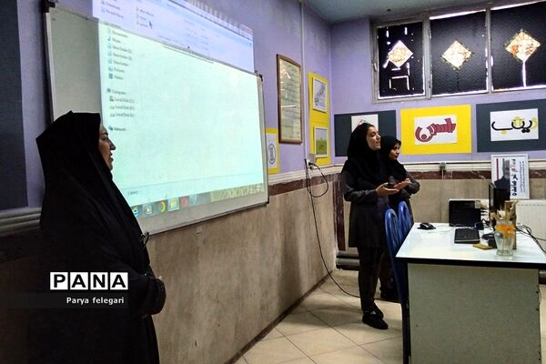 برگزاری نمایشگاه به مناسبت هفته مشاغل در هنرستان فدک