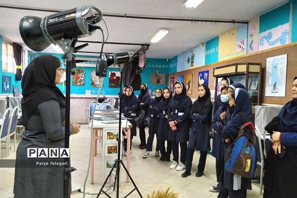 برگزاری نمایشگاه به مناسبت هفته مشاغل در هنرستان فدک