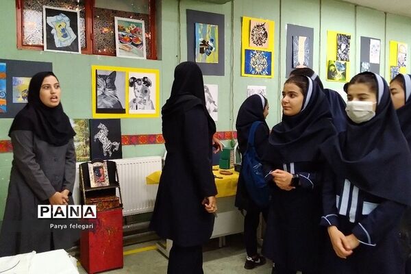 برگزاری نمایشگاه به مناسبت هفته مشاغل در هنرستان فدک