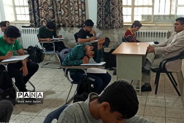 برگزاری مرحله دوم آزمون پایش سمپاد در دبیرستان شهید بهشتی کاشمر