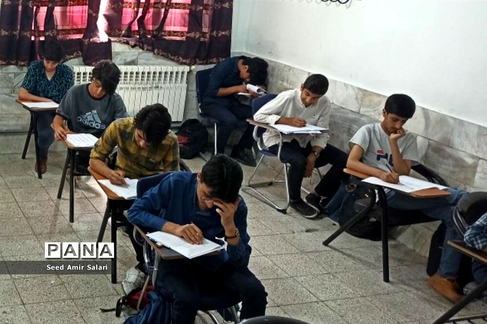 برگزاری مرحله دوم آزمون پایش سمپاد در دبیرستان شهید بهشتی کاشمر