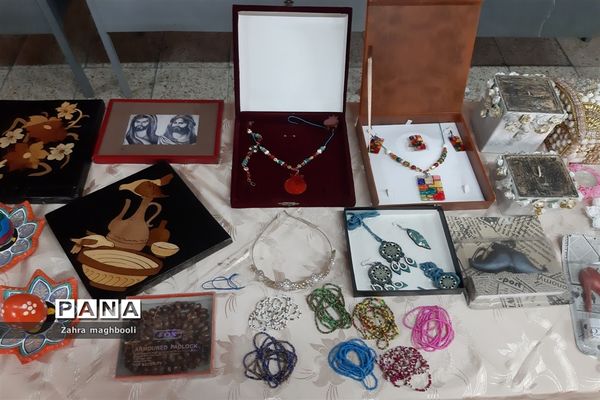 برپایی نمایشگاه معرفی مشاغل خانگی در مدرسه مهربانان ملارد