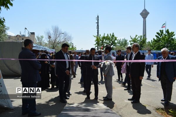 افتتاحیه نمایشگاه توانمندی‌های هنرجویان هنرستان‌ها آموزش و پرورش منطقه ۲