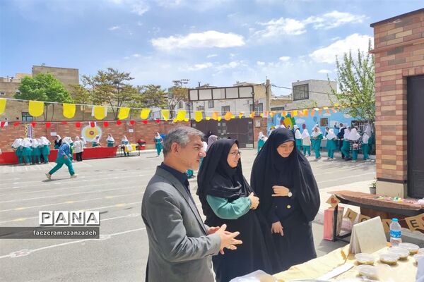 بازارچه مواد غذایی و صنایع‌دستی و دست‌سازه‌های دانش‌‌آموزان در مدرسه مهرنوین فیروزکوه