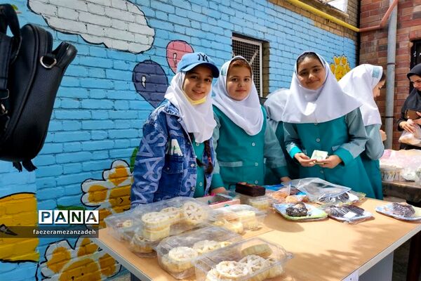 بازارچه مواد غذایی و صنایع‌دستی و دست‌سازه‌های دانش‌‌آموزان در مدرسه مهرنوین فیروزکوه