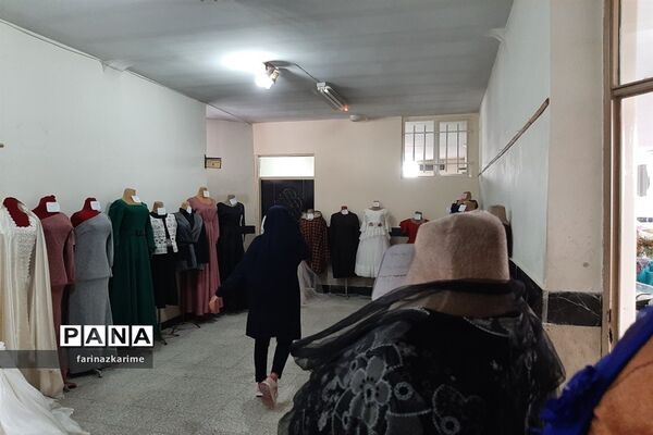بازدید دانش‌آموزان پایه نهم دبیرستان سردار سلیمانی از نمایشگاه صنایع‌دستی دانش‌آموزان دبیرستان بلیغ فیروزکوه