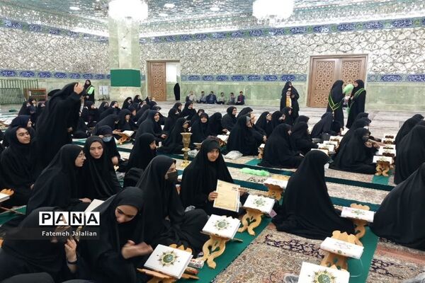 آیین تجلیل از دختران برگزیده مسابقات قرآنی ناحیه یک قم