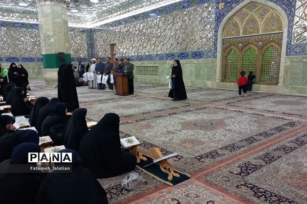 آیین تجلیل از دختران برگزیده مسابقات قرآنی ناحیه یک قم