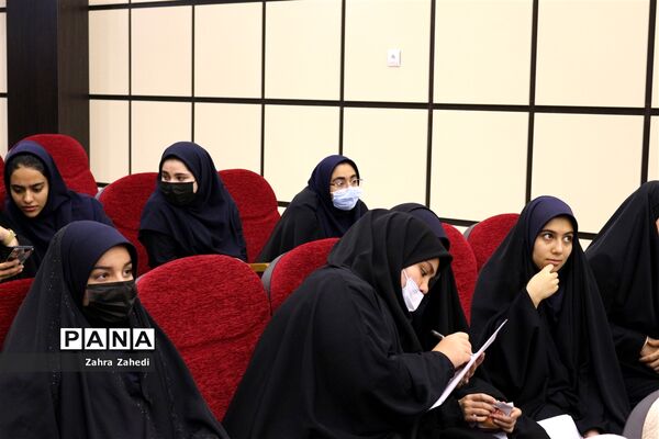 جلسه توجیهی نخستین دوره مسابقات مناظره دانش‌آموزی استان مرکزی