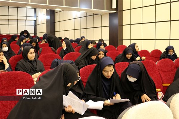 جلسه توجیهی نخستین دوره مسابقات مناظره دانش‌آموزی استان مرکزی