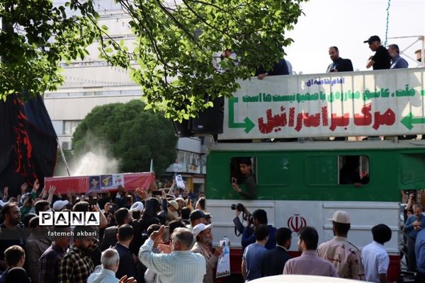 تشییع پیکر شهید غیرت بر دستان مردم مشهد